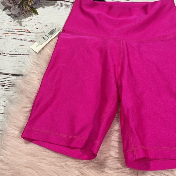 NWT TNA Aritzia Atmosphere Bright Neon Fuchsia Pink Bike Shorts - Picture 5 of 8